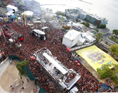 Encontro de trios na praça Castro Alves
