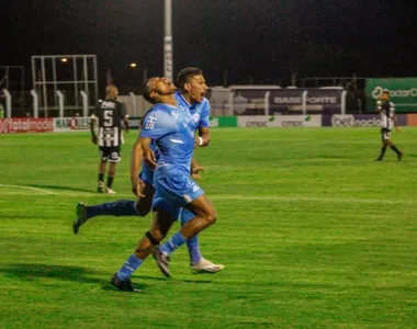 Atacante demonstrou muita emoção na comemoração