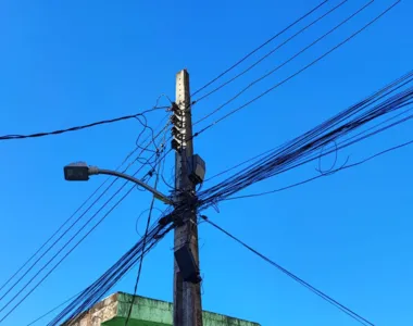 Traficantes colocam câmera em poste em Pirajá