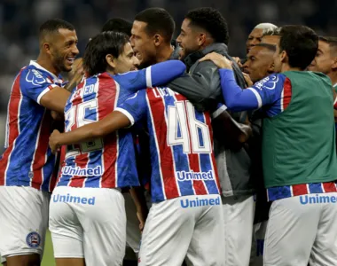 Bahia goleia o Corinthians, deixa o Z-4 e pressiona o alvinegro