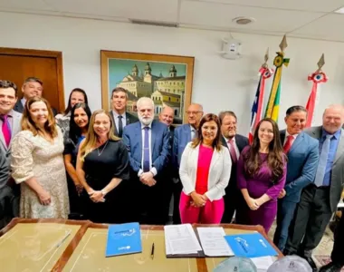Autoridades do estado, associações e representantes do setor público e privado assinaram os acordos