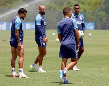 Jogadores do Bahia em treino para a partida