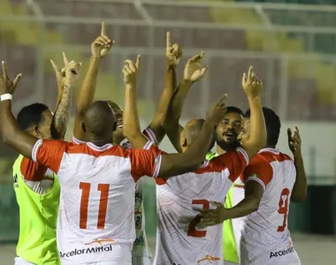 Jogadores do Cancão comemoram mais um triunfo