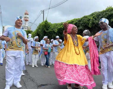 Filhos de Gandhy reúnem apaixonados pelo afoxé em tapete branco da paz