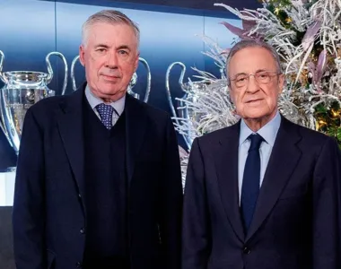 Ancelotti (E) e Florentino Pérez, presidente do Real Madrid