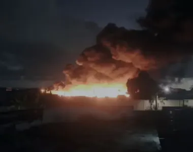 Chamas se espalharam rapidamente