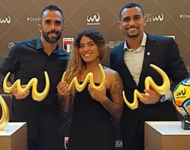 Bruno Xavier (seleção do ano), Adriele (melhor jogadora) e Rodrigo (melhor jogador)