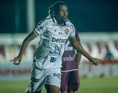 Iury Castilho comemora seu gol no Eliel Martins