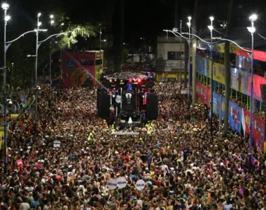 Baiana System passando pelo circuito Osmar (Campo Grande) do Carnaval