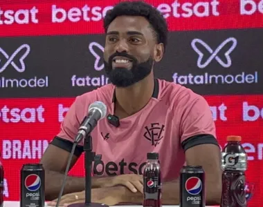 Jogador concedeu entrevista coletiva na Toca do Leão