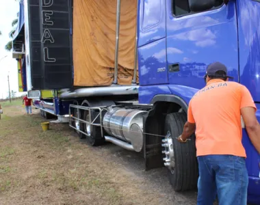 Mais de 300 veículos devem ser vistoriados