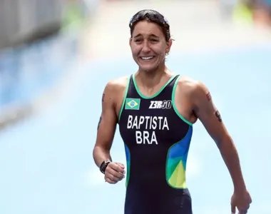 A triatleta Luisa Baptista foi atingida durante um treino neste sábado (20)