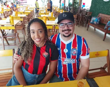 Casal se reuniu em barzinho para acompanhar o clássico