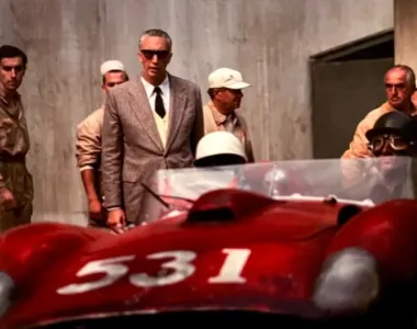 Longa acompanha os problemas da vida de Enzo Ferrari