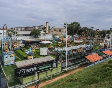 Desmontagem do parque de diversões iniciaram nesta quarta-feira (21)