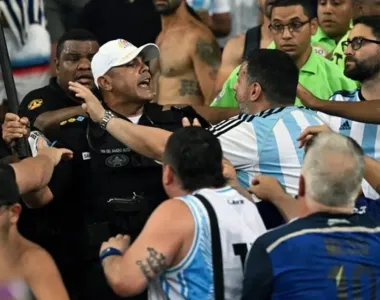 Confusão generalizada nas arquibancadas do Maracanã