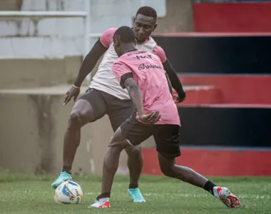 Jogadores que não atuaram na última partida, participaram de treinos coletivos no gramado