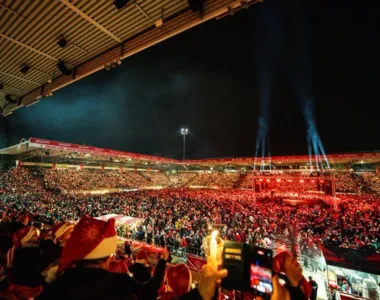 Um total de 28.500 pessoas confraternizaram no estádio do time