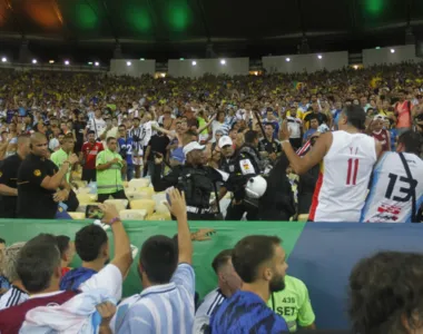 Briga entre torcedores no Maracanã