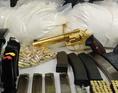 Materiais apreendidos com o criminoso