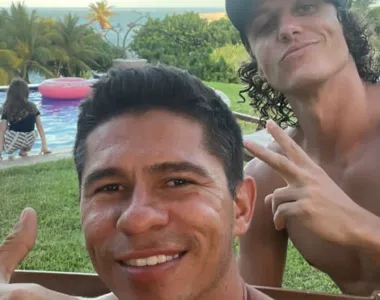 Osvaldo e David Luiz curtem férias juntos