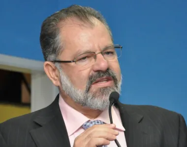 Nilo colocou o nome à disposição para o TCM