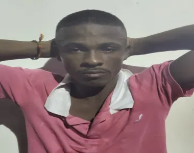 Na cara e na coragem, o homem tentou se esconder na casa da própria mãe