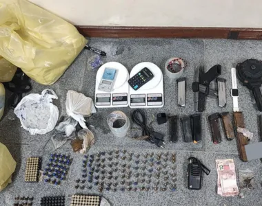 Materiais apreendidos com os suspeitos