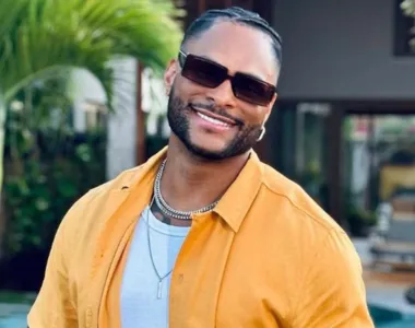 Tony Salles comanda o Parangolé