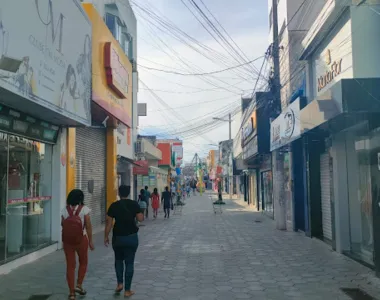 Estabelecimentos ficaram fechados durante todo o dia