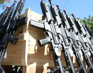 Fuzis foram apreendidos pela Polícia