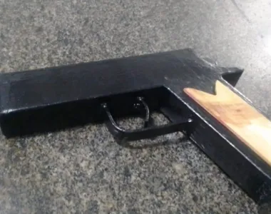 Simulacro estava na cintura de um dos suspeitos