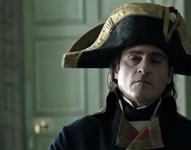 Ganhador do Oscar,  Joaquin Phoenix interpreta o imperador Napoleão
