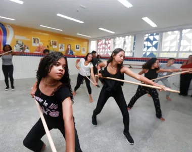 O interessado deve procurar a escola onde estuda para se inscrever