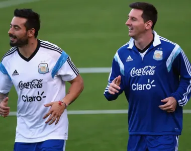 Lavezzi jogou com Messi na Argentina
