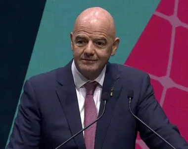 Gianni Infantino defendeu medidas mais duras contra o racismo no futebol