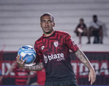 Lucas Esteves defendeu o Atlético-GO em 2023