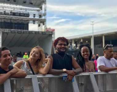 Galera chegou 6h antes na Arena Daniela Mercury