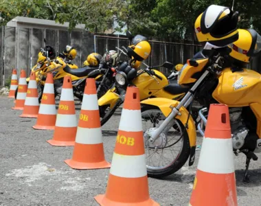 Serão observados a padronização do veículo, pintura e itens de segurança