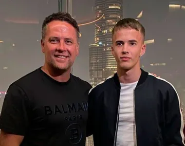 Pai Michael Owen busca estar ao lado de seu filho