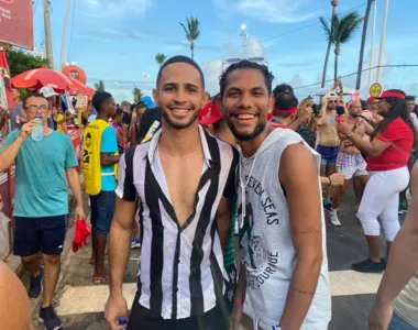 Foliões reclamam da demora de trios