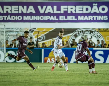 Wagner Leonardo em ação contra o Jacuipense
