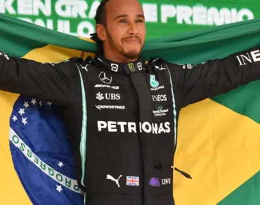 Lewis Hamilton é heptacampeão da F1