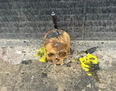 O ritual aconteceu em frente à empresa onde ela trabalhou até ser desligada