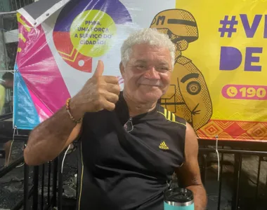 Samuel Lima é morador do Pau da Lima desde 1970 e curte o Carnaval do bairro todos os anos