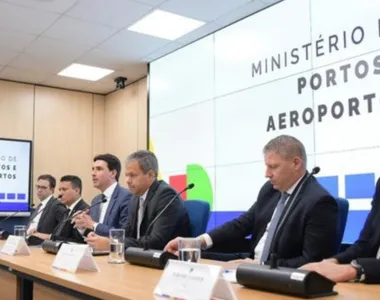 Representantes das duas partes durante Coletiva de imprensa