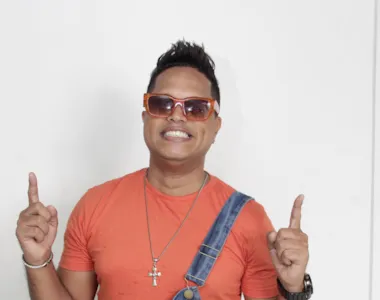 Cantor  Genny Dantas