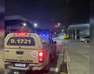 Além de ser agredido em várias partes do corpo, o homem ainda recebeu um balaço