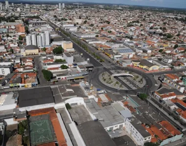 Bala atravessou a grade e atingiu a vítima