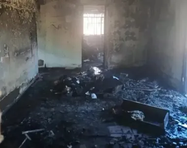Homem de 60 anos incendiou vários cômodos da própria casa